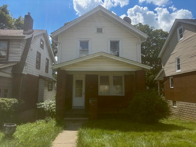 Primary Photo - 950 Berkshire Ave