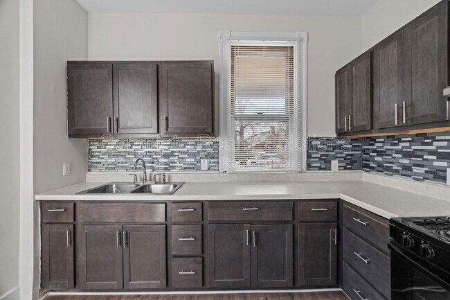 Building Photo - 6811 Etzel Ave