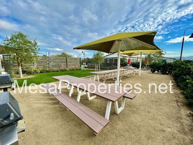 Building Photo - 3647 E Bright Paseo
