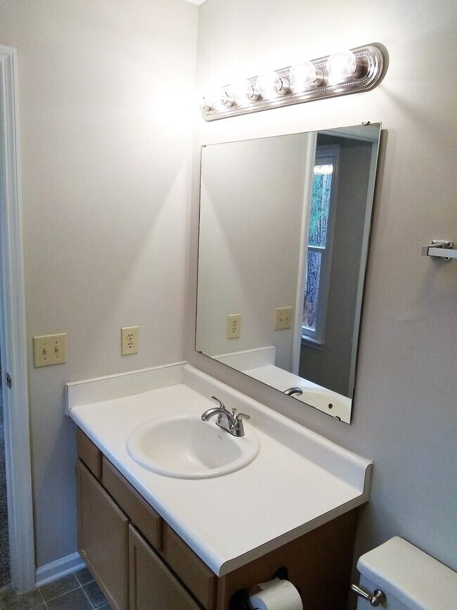 Building Photo - UPDATED & SPACIOUS 3 Bedroom 2 Bathroom home close to SHOPPING & FT BRAGG!!