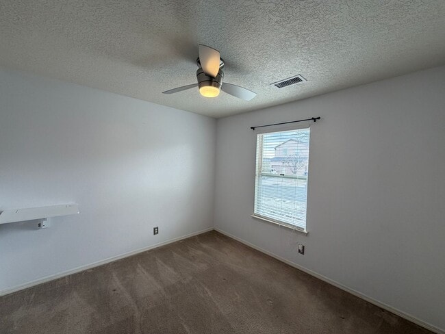 Building Photo - 3 Bedroom Single Story Home Available Near Dennis Chavez Blvd SW & 98th St SW!