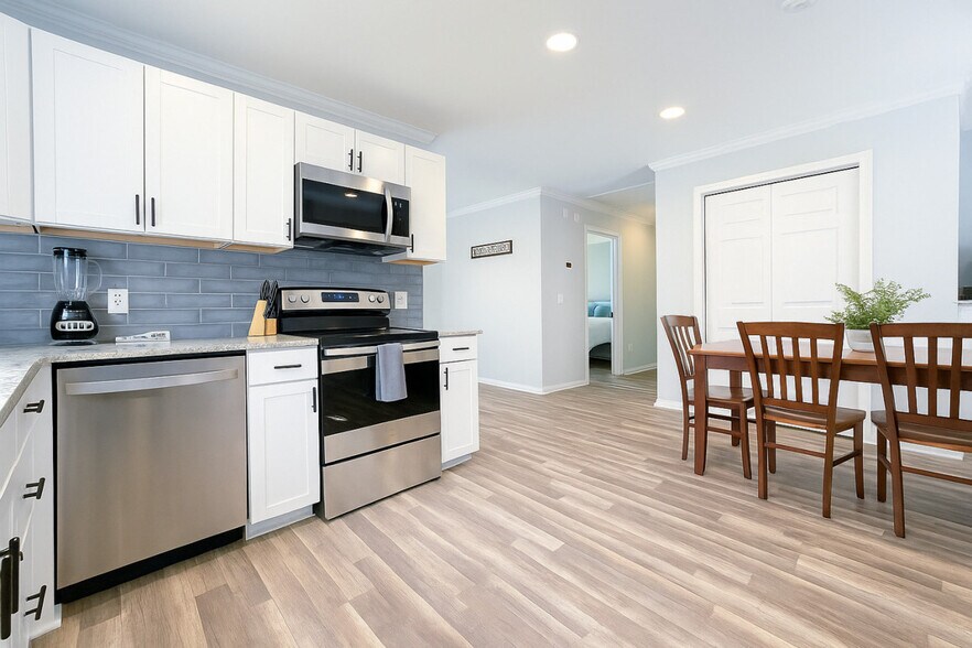 Building Photo - 3830 Manchester Dr