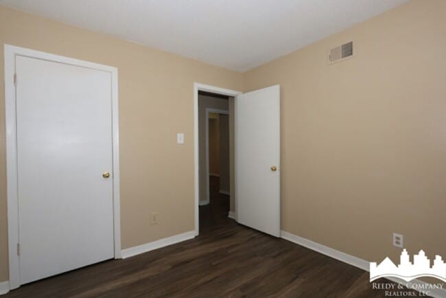 Building Photo - 11853 Dr Logan Rd