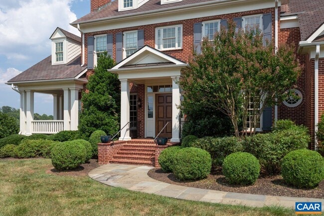 Building Photo - 585 Ragged Mountain Dr
