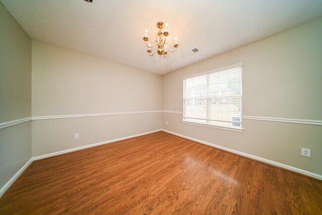 Building Photo - 425 Canoga Ct