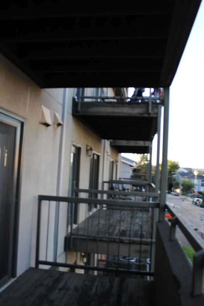 Building Photo - Laurel Villas Condominiums- 2025-2026