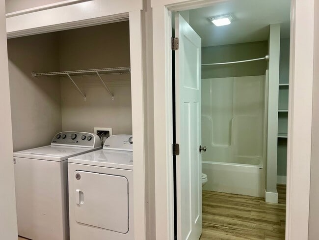 Building Photo - Beautiful home 3 minutes from ETSU!