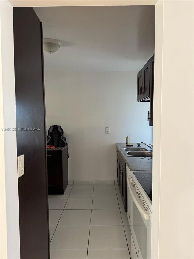 Building Photo - 1880 N Congress Ave