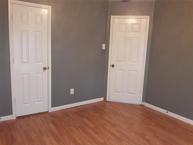 Building Photo - 8126 Blue Jay St