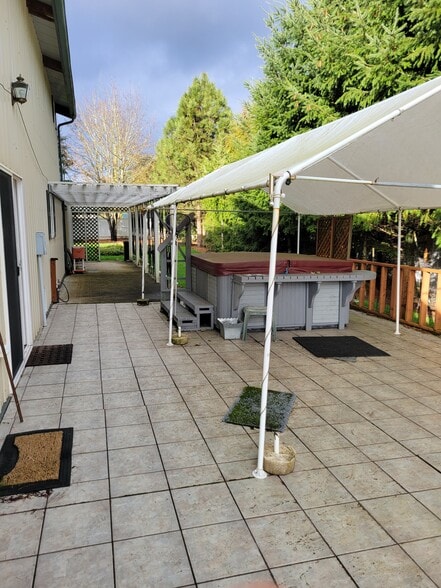 Building Photo - 879 King Rd