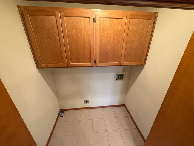 Building Photo - County Setting in NW Bend - 3 Bedroom / 2 Bathroom