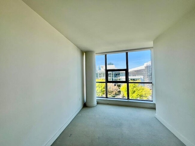 Building Photo - City living at its best! 2 BR/2 BA @ the M...