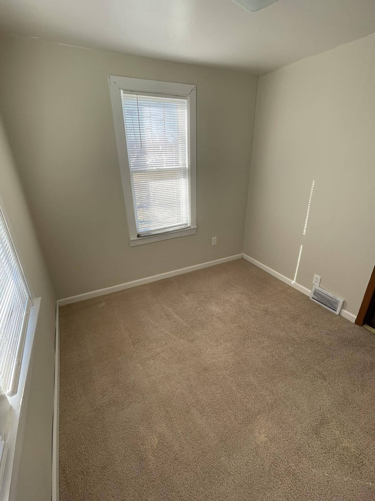 Building Photo - 104 E 23rd St