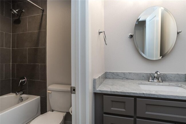 Building Photo - 6516 W Pleasant Way