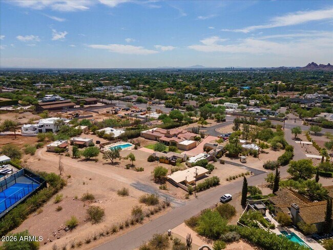 Building Photo - 5702 E Camelback Rd