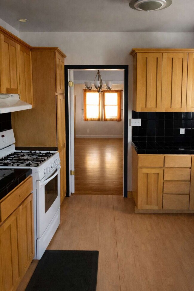 Building Photo - "Charming 3-Bedroom Oasis on Sunset Avenue – 1892 Sq. Ft. of Comfort and Style in Pasadena!"