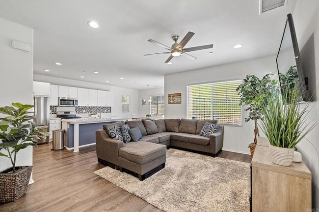 Building Photo - NEWER 3BD/2.5BA Home in desired Main Ranch Development in El Cajon!