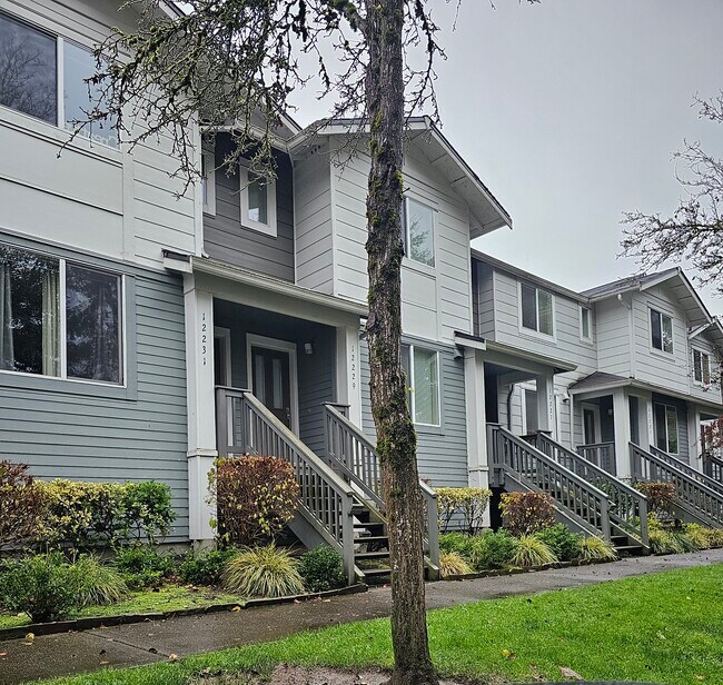 Front entrance - 12231 NE 109th Pl