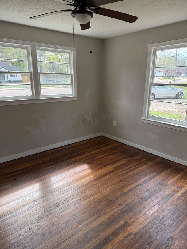 Building Photo - 4833 N State St