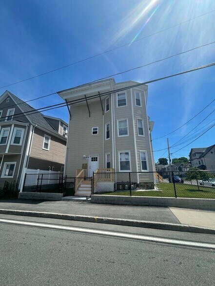 Building Photo - 92 Myrtle St