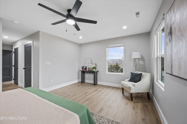 Building Photo - 8306 Lobelia Ln