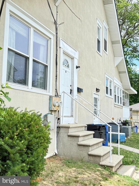 Building Photo - 29 E Buckingham Ave
