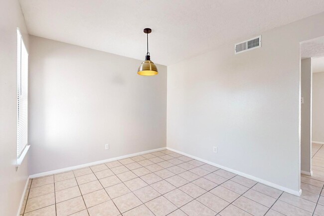 Building Photo - Taylor Ranch 4/BD 2/BA 2/CG