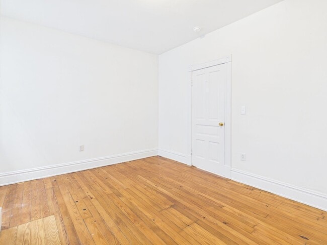 Building Photo - 2108 W Cary St