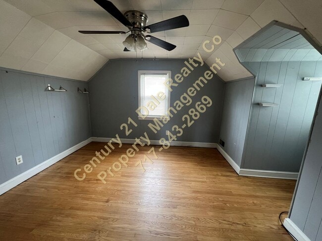 Building Photo - 3 BR 1 Bath Home in Central York School District with an attached Garage