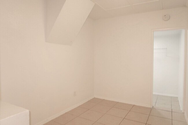 Building Photo - 4829 6th St