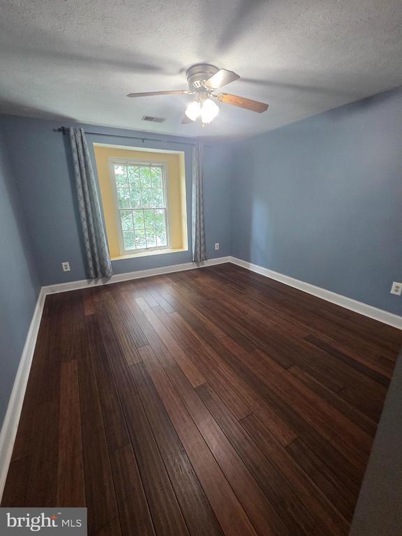 Building Photo - 3059 Southampton Dr