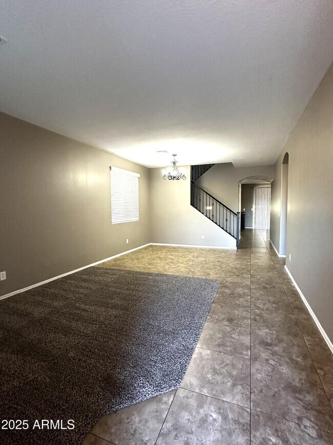 Building Photo - 11053 E Roselle Ave