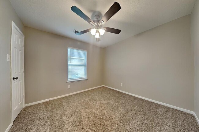 Building Photo - 9915 Tulip St