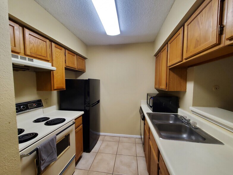 Building Photo - 2120 El Paseo St