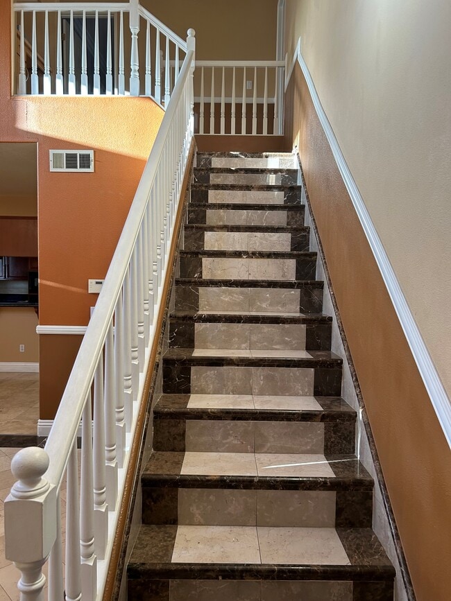 Building Photo - 8940 Deira Ln