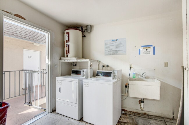 Building Photo - 600 SW 2nd Ave