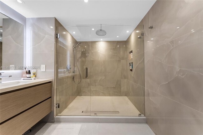 Building Photo - 20191 E Country Club Dr