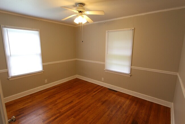 Building Photo - 2215 Rosewood Dr