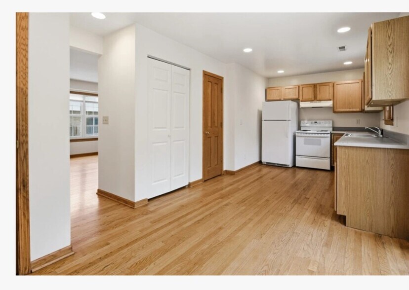 Building Photo - 906 Buchanan Ave