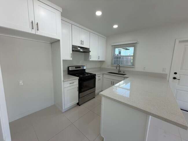 Building Photo - 329-335 E. Palmyra Ave. Orange, CA 92866