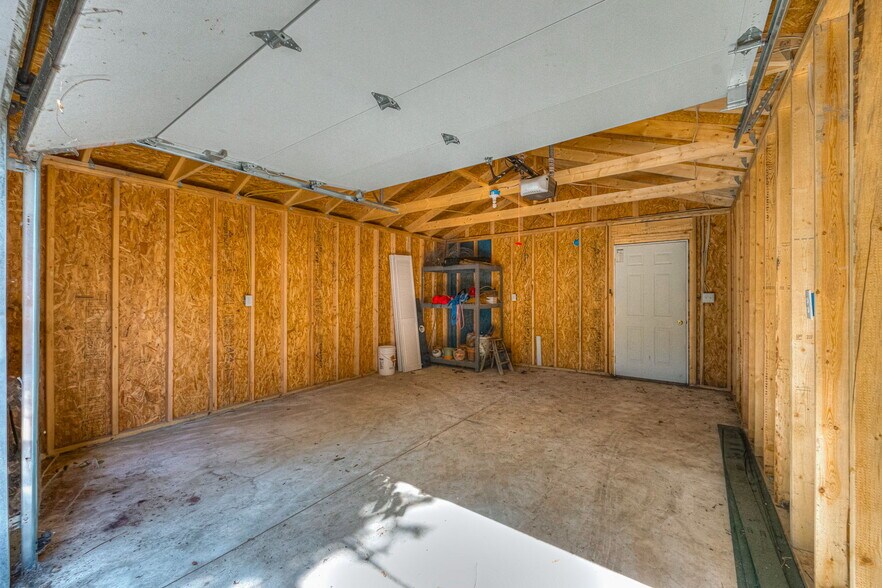 Building Photo - 906 S Champion Ave