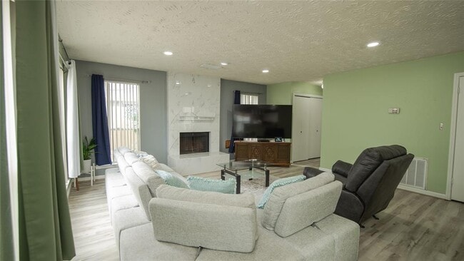 Building Photo - 1226 Brook Grove Dr