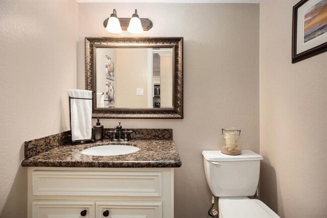 Building Photo - 2330 Lakewood Yacht Club Dr