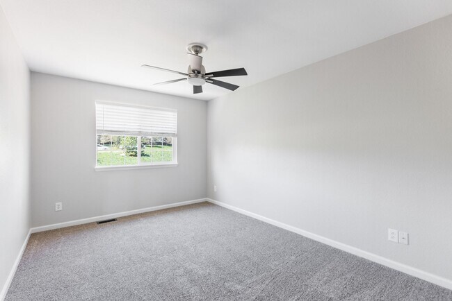 Building Photo - Spacious 5 bedroom home in the heart of Pa...