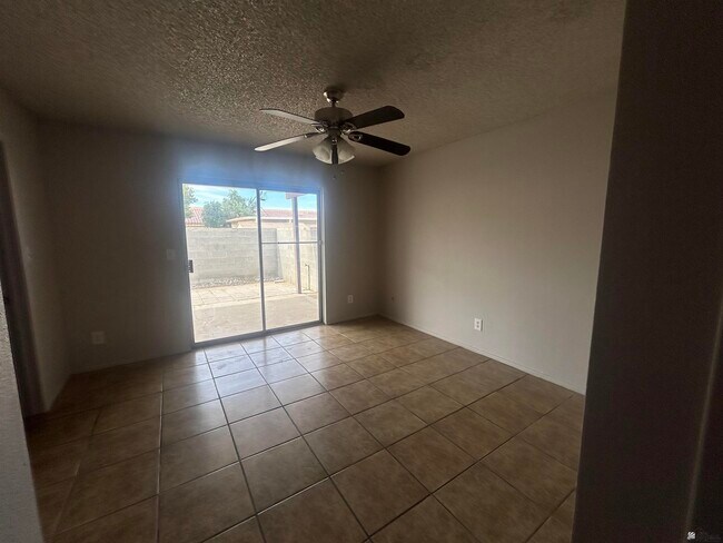 Building Photo - 143 W 27th Pl