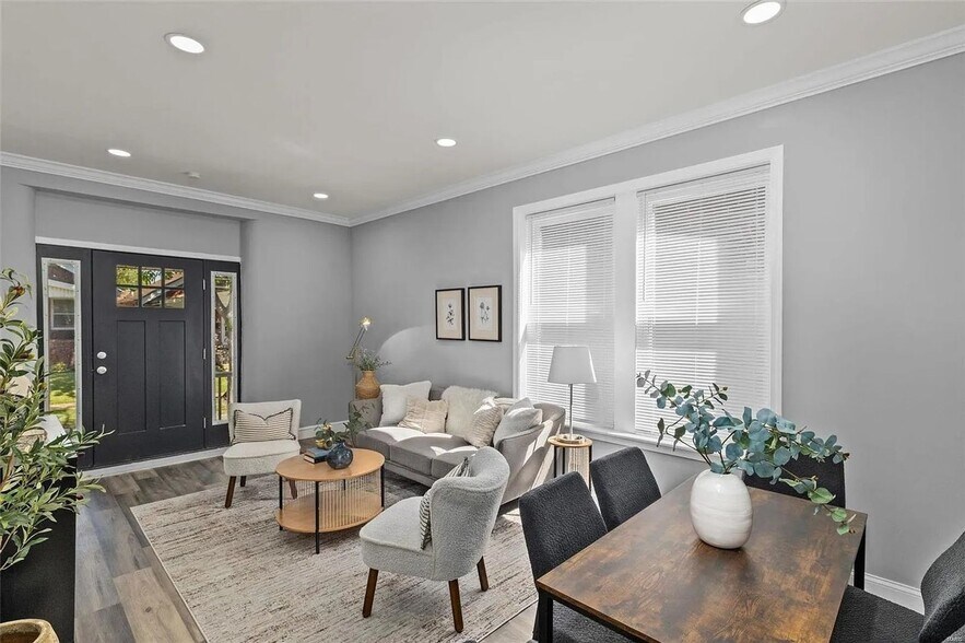 Building Photo - 4406 Ellenwood Ave