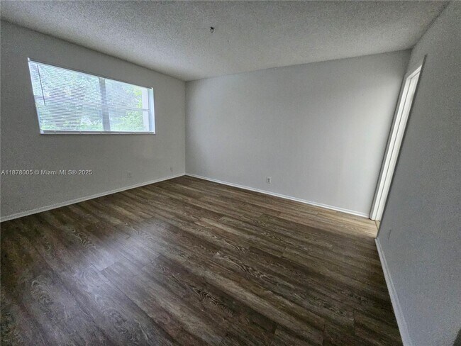 Building Photo - 7820 S Colony Cir