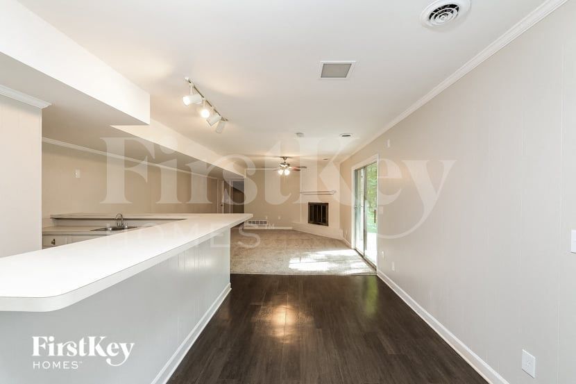 Building Photo - 4609 Oakcliffe Rd