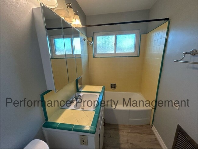 Building Photo - Cute 2 Bed/1 Bath Home in SW Bakersfield w/ RBP & $0 Deposit Option