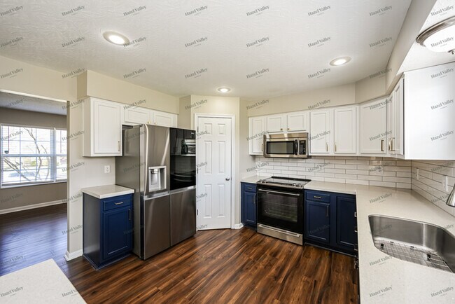Building Photo - 113 Songbird Ct